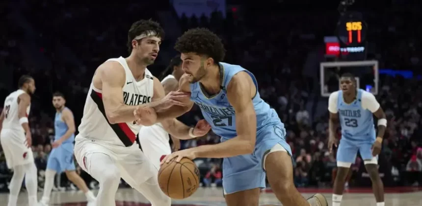 Cameron Boozer firma triple-doble y Memphis extiende su inicio perfecto a 5-0