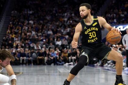 Curry marca 31 puntos y Golden State remonta 25 para vencer a Lakers