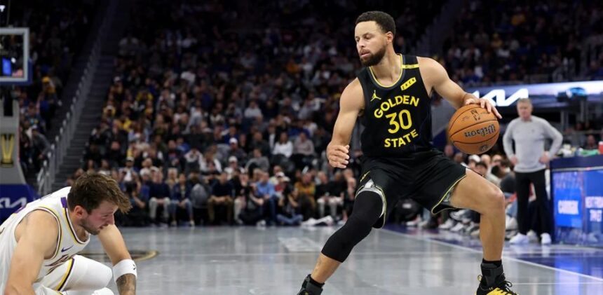 Curry marca 31 puntos y Golden State remonta 25 para vencer a Lakers
