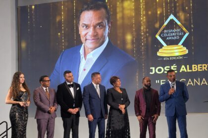 Dany Alcántara recibe en Miami premio a nuevo líder de los medios dominicanos