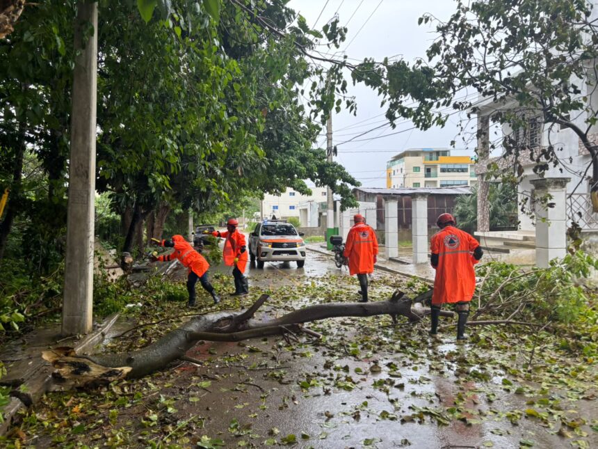 Defensa Civil mantiene activos protocolos ante efectos de vaguada sobre el país