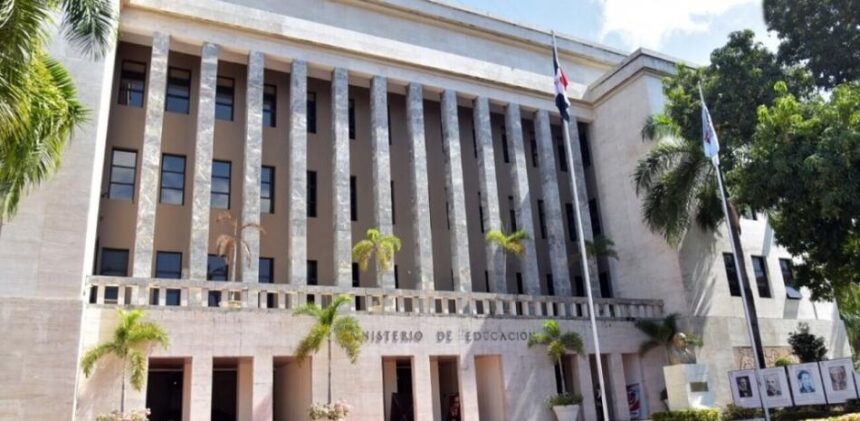 Educación mantiene suspensión en “zonas vulnerables” de provincias bajo alerta amarilla