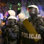 El presidente de Polonia ordena retirar el bloqueo policial y convoca al Parlamento