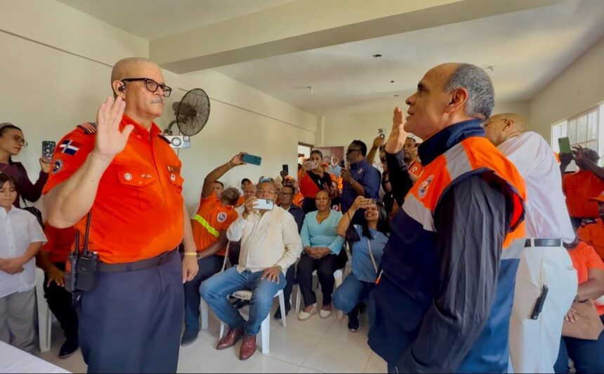 José Ceballos asume como director provincial y regional de Defensa Civil en San Cristóbal