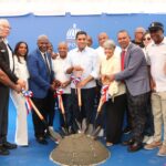 Kelvin Cruz da primer picazo para construir estadio municipal de béisbol en Consuelo
