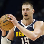 Nikola Jokic alcanza su triple-doble 200 y se aproxima al récord de Russell Westbrook
