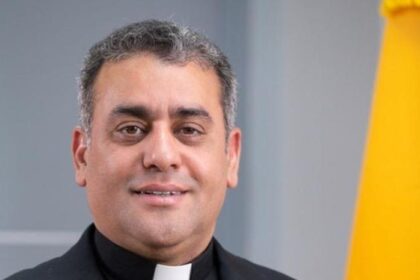 Padre Isaac plantea mesa de diálogo en San Francisco de Macorís para evitar nuevas protestas