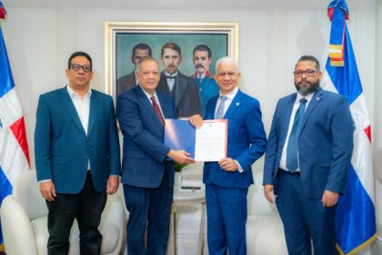 Senado recibe proyecto que regula concesiones de bienes, servicios y obras públicas
