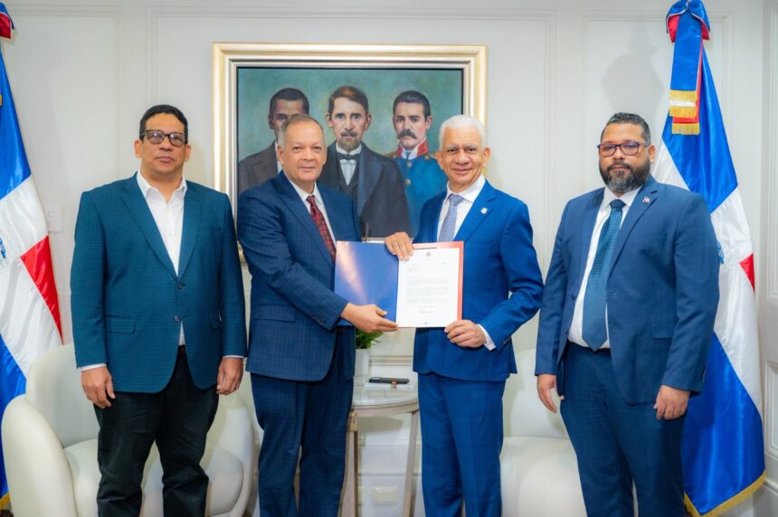 Senado recibe proyecto que regula concesiones de bienes, servicios y obras públicas